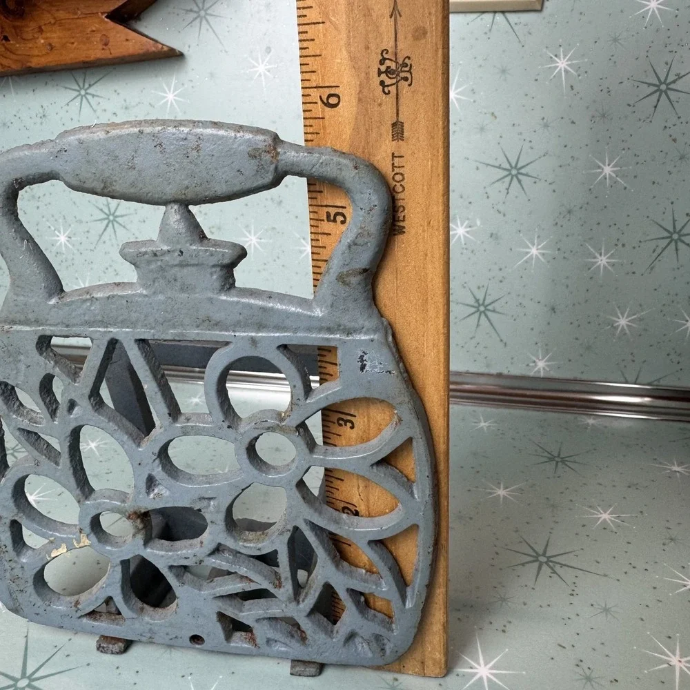 Vintage Blue Cast Iron Teapot Shaped Floral Trivet Rustic‎ Farmhouse CottageCore